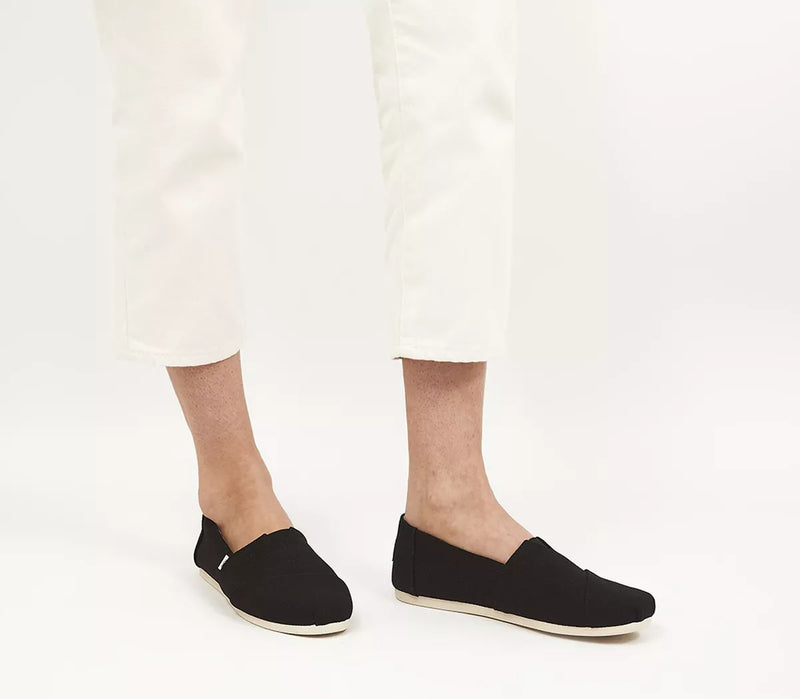 TOMS Classic Alpargata Canvas Slip-On Flat Shoe (WOMEN&MEN)