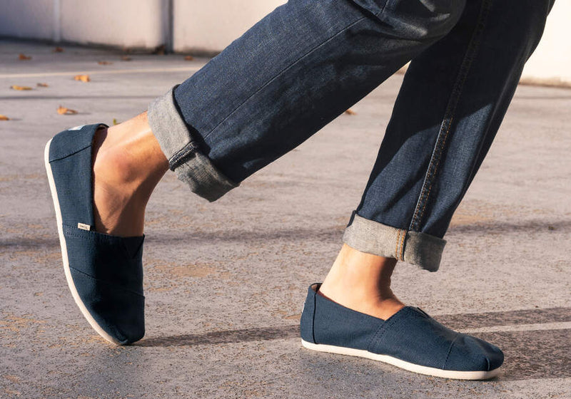 TOMS Classic Alpargata Canvas Slip-On Flat Shoe (WOMEN&MEN)