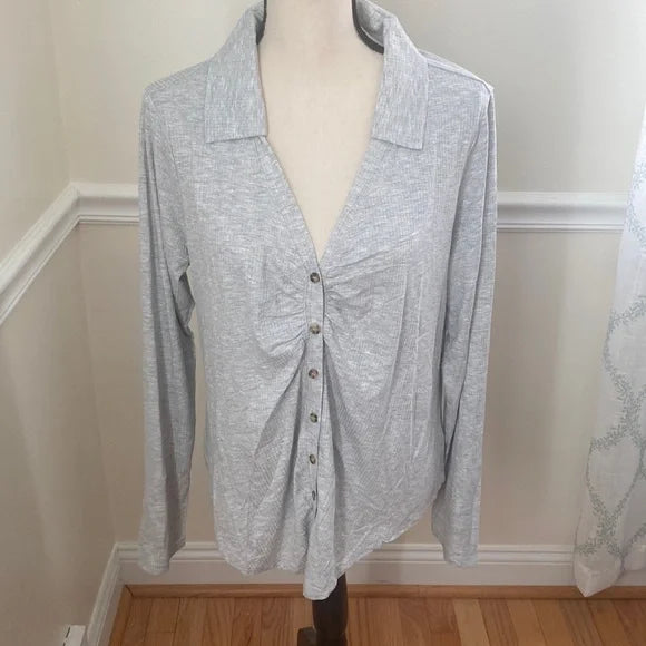 Steve Madden long sleeve gray collared V-neck top.
