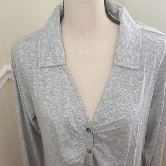 Steve Madden long sleeve gray collared V-neck top.