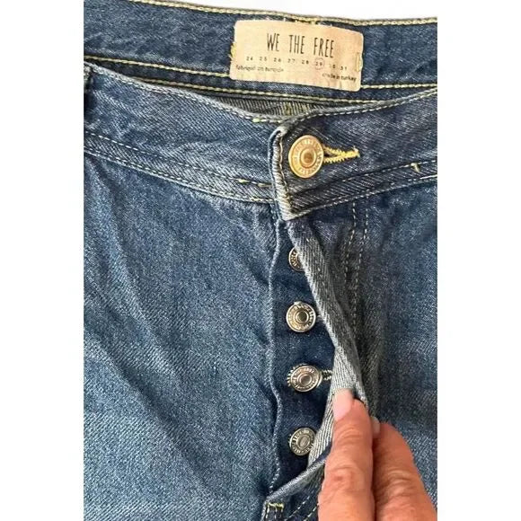 We the Free (Button Fly Distressed Raw Hem Jeans)